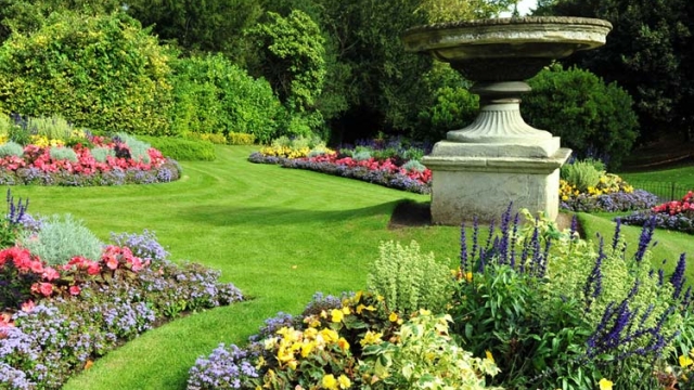 The Essential Guide to Stunning Commercial Landscaping: Landscape Maintenance Tips for Optimal Appeal